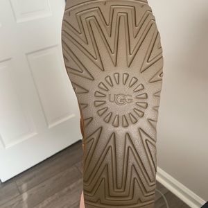 UGG Women’s Classic Short Boot- Brand New